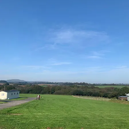 19 The Maples * Grampound